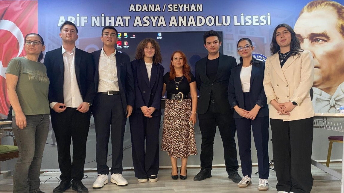 11. SINIFLAR MÜNAZARA YARIŞMASI BİRİNCİSİ 11-B SINIFI OLDU
